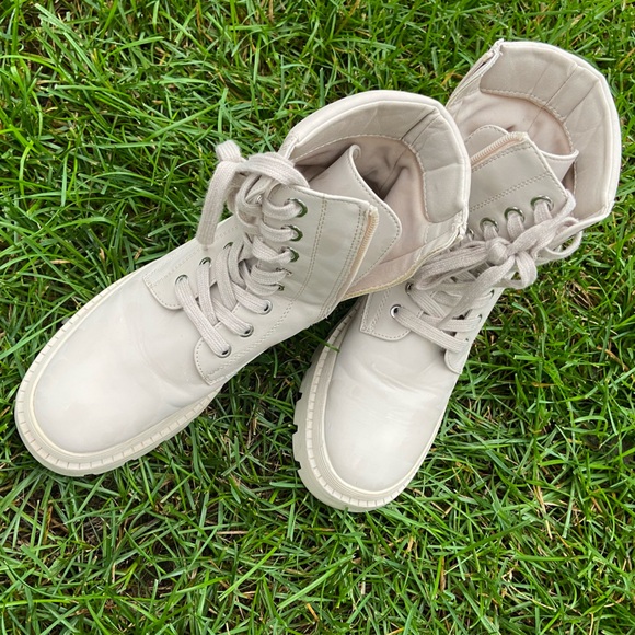 JustFab Shoes - GUC JustFab US Sz-8 Combat Boots- Lace & Zipper, Creamy White, Silver Lace Rivet